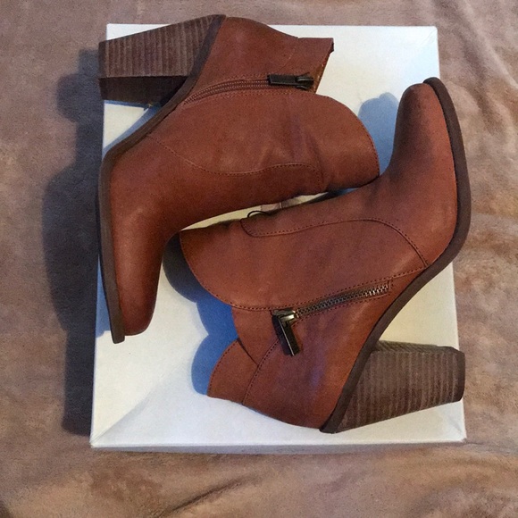 Jessica Simpson Shoes - EUC Jessica Simpson Clarey Booties